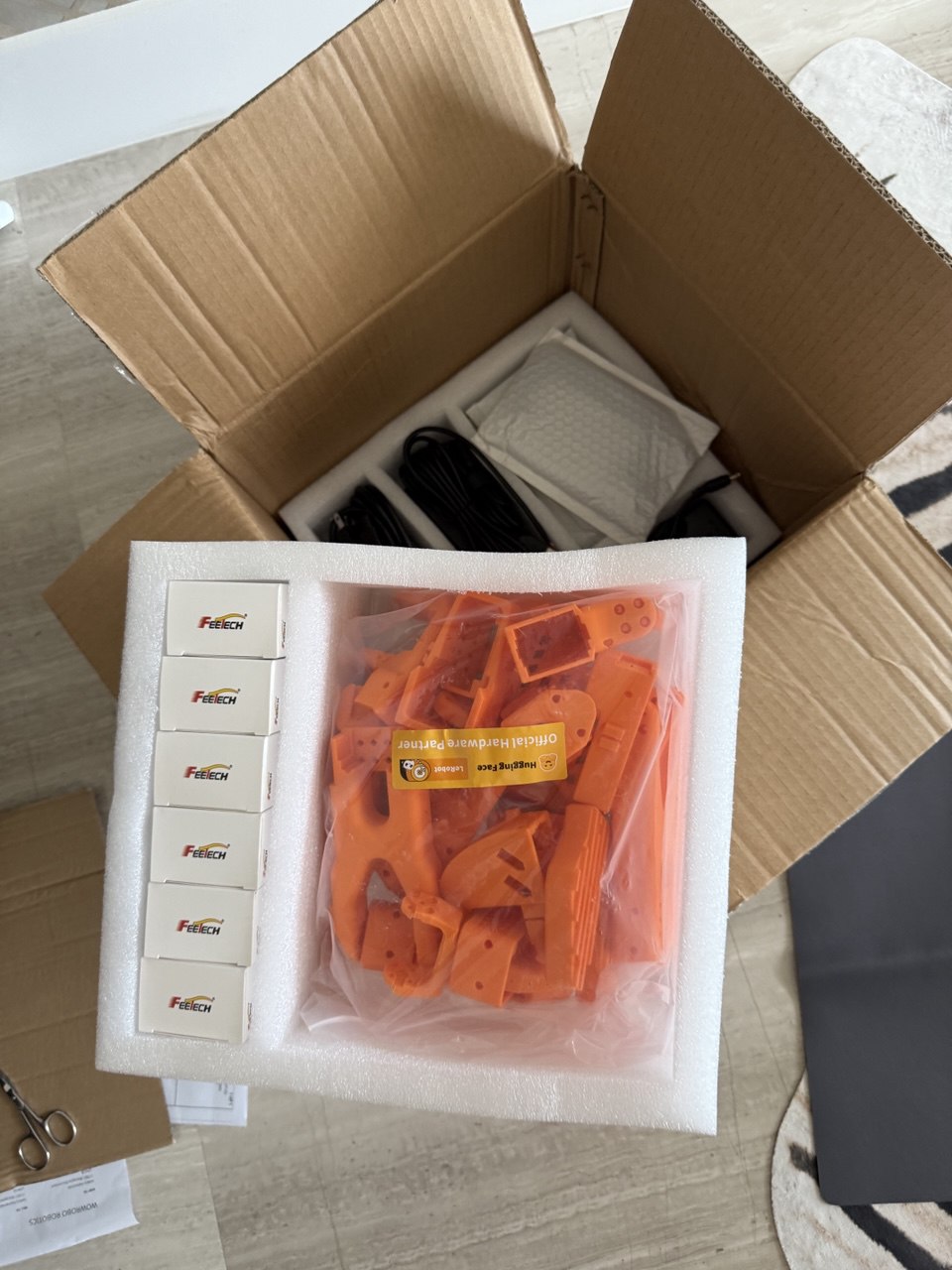 SO-101 unboxing